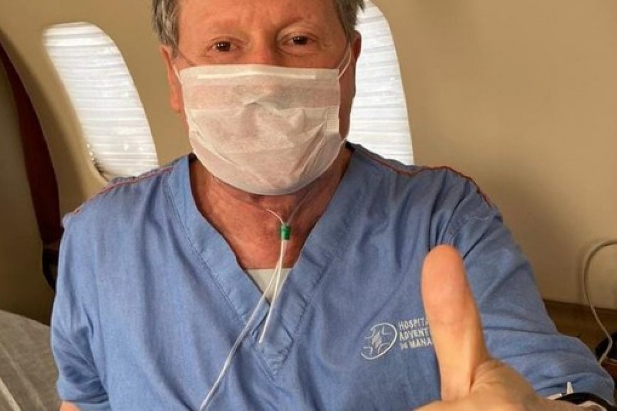 Para tratar da Covid-19, prefeito de Manaus é transferido para o hospital Sírio Libanês em São Paulo