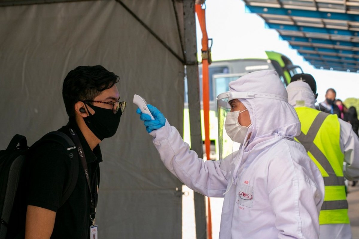 MPT apura 206 denúncias por casos de Covid-19 entre funcionários de frigoríficos