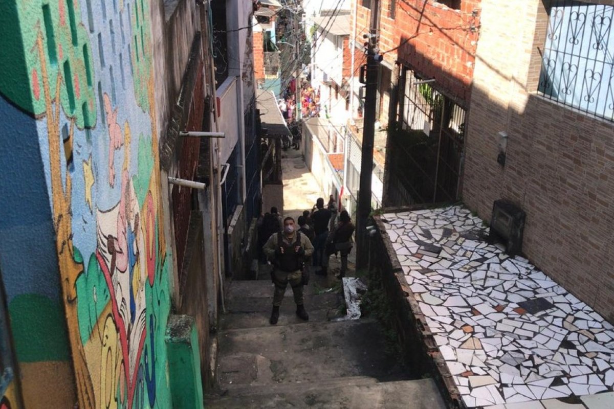 Homem morre após ser baleado em operação da PM