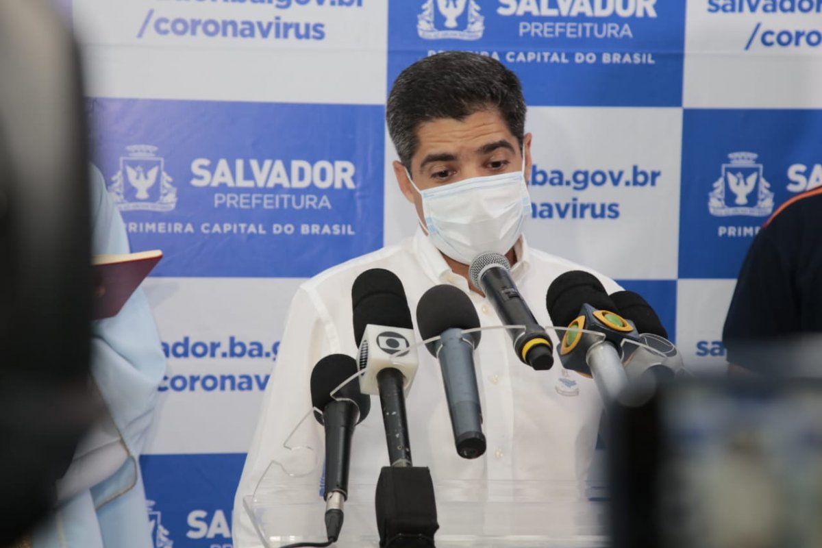 #ForçaCorona: ACM Neto curte hashtag torcendo pelo coronavírus contra Bolsonaro