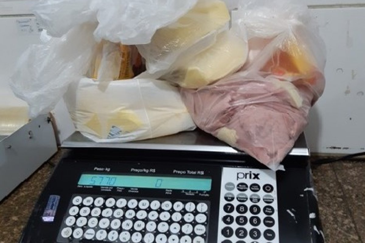 Operação apreende 500kg de carne imprópria para consumo humano em açougues de Cândido Sales