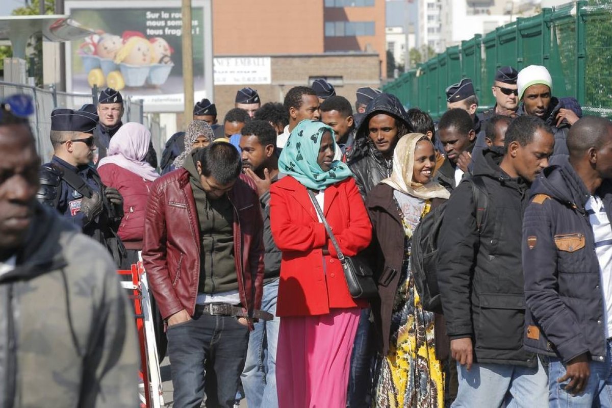 Covid-19: número de mortes pela doença na França é maior entre imigrantes