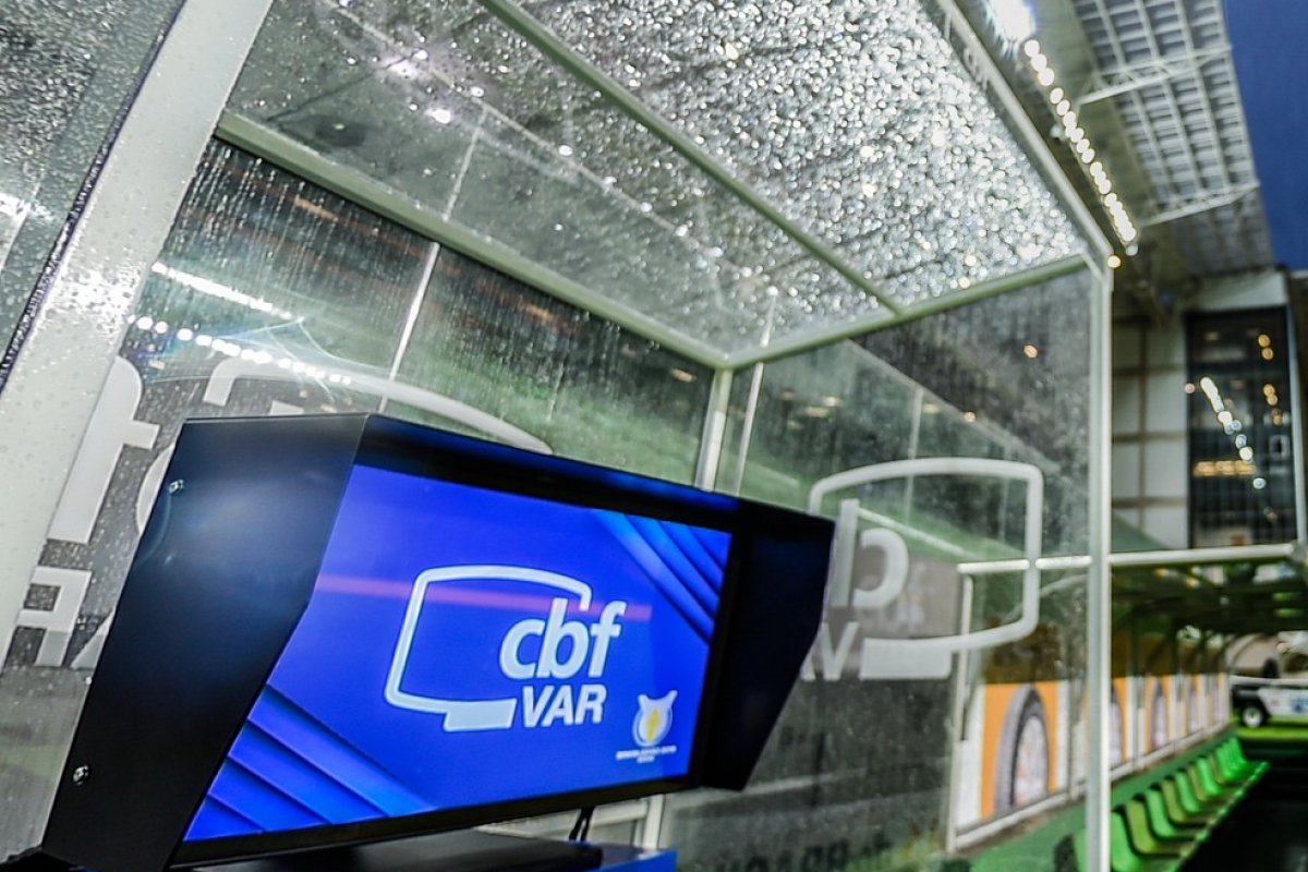 Pandemia adia projeto da CBF de testar a centralização do árbitro de vídeo na Série A