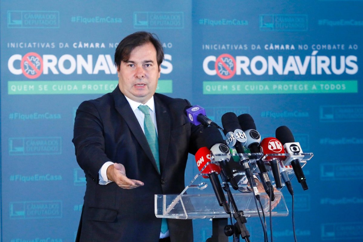 Rodrigo Maia fará exame de sangue para saber se está com Covid-19