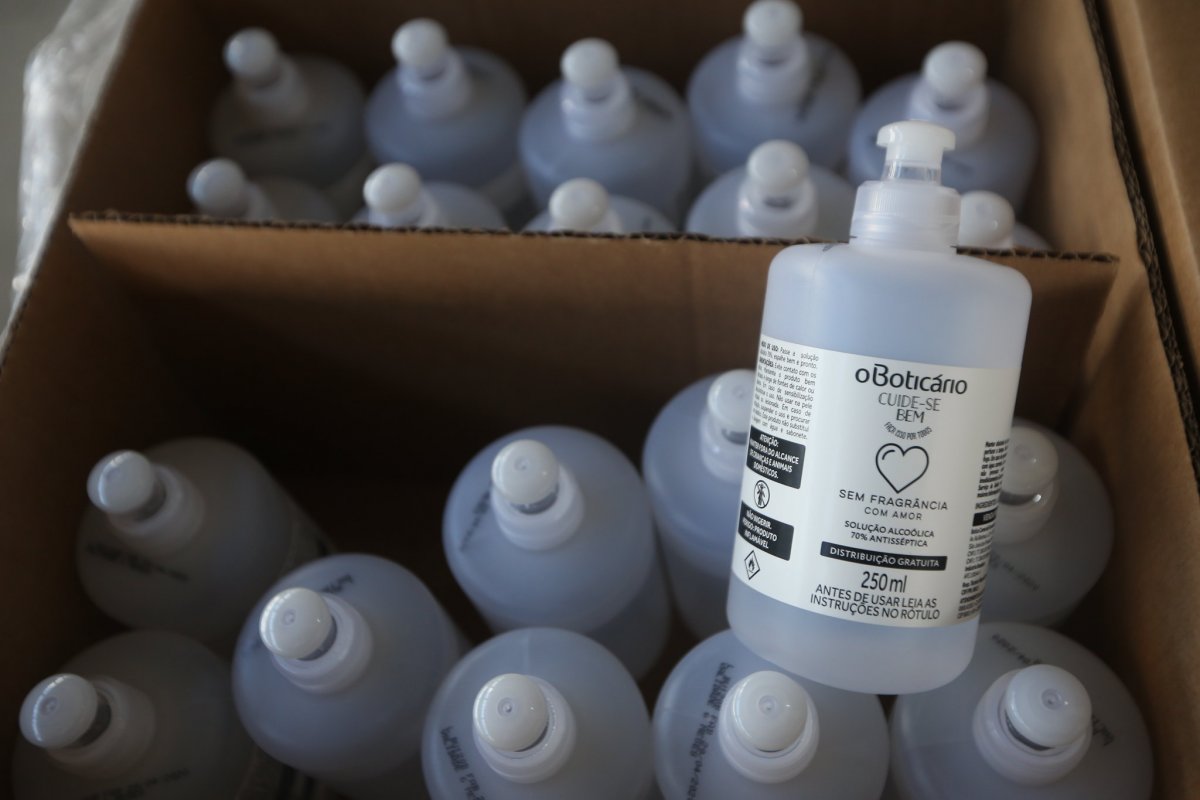 Empresa doa mil unidades de álcool em gel para Hospital Espanhol