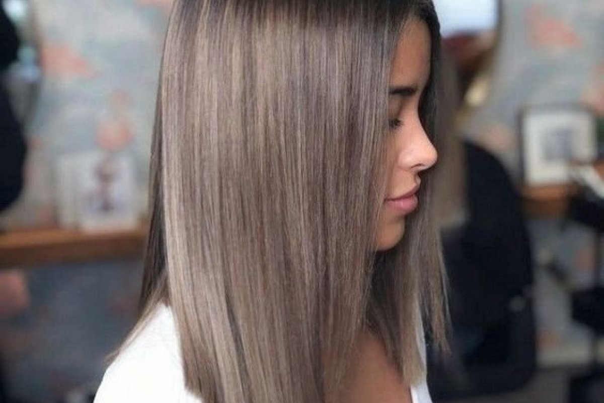 Cabelo castanho acinzentado é tendência para o inverno