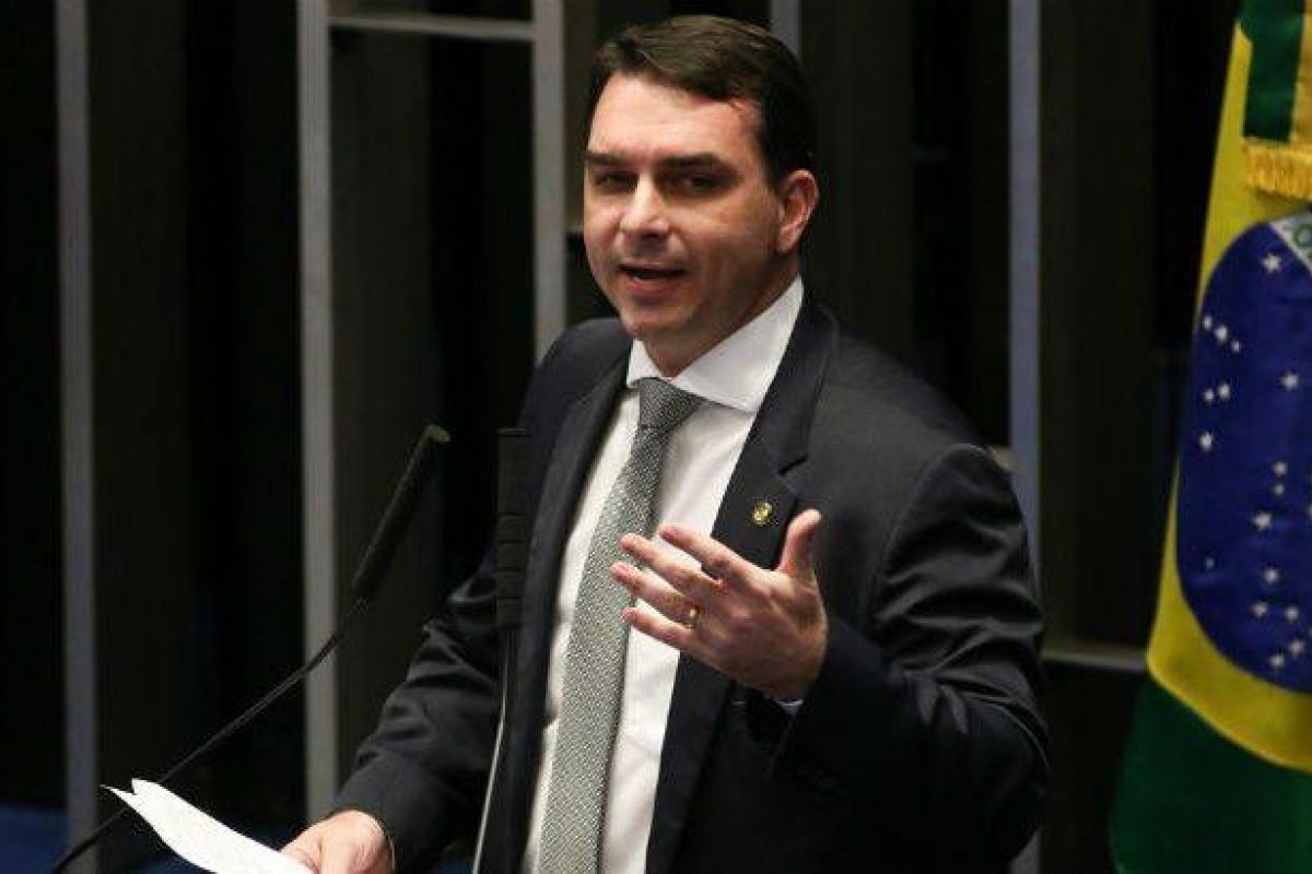 Flávio Bolsonaro depõe sobre caso das 'rachadinhas'