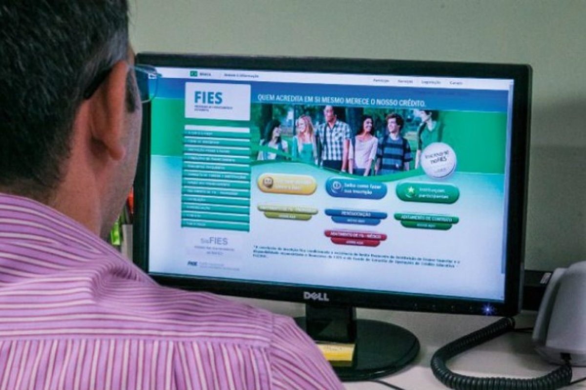 Lista de espera do Fies é automática e estudantes devem ficar atentos