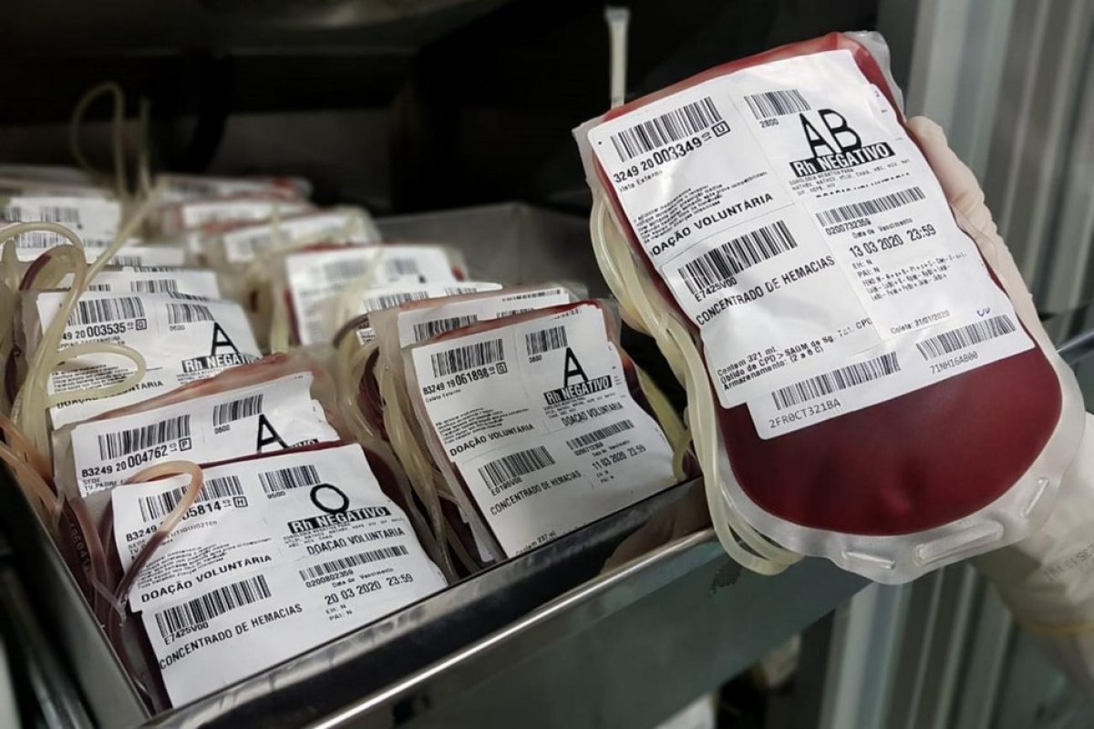 Anvisa revoga restrição à doação de sangue por homens gays
