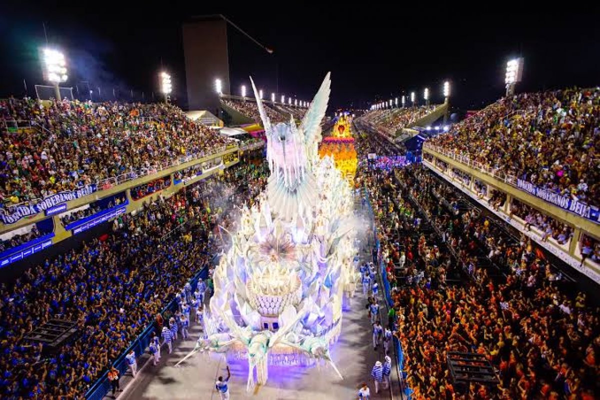 TV Globo suspende pagamento de escolas de samba para o Carnaval