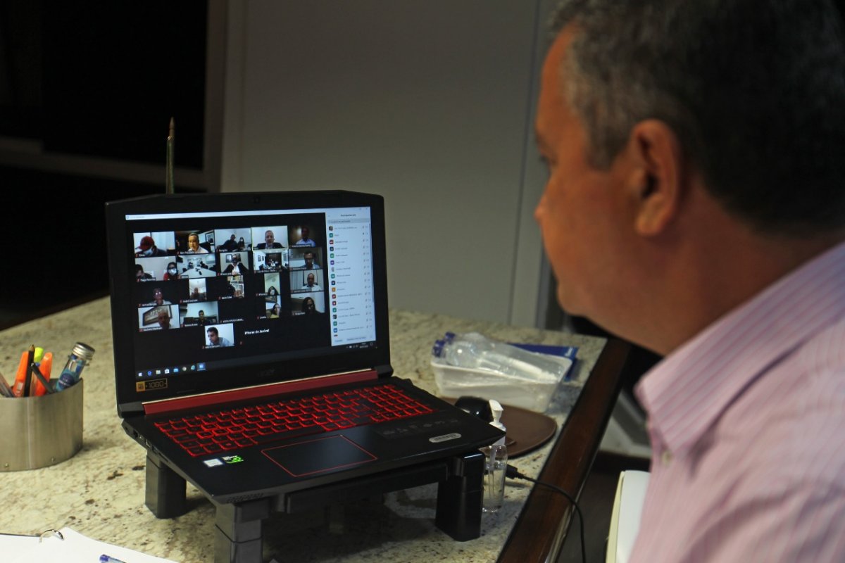 Rui Costa discute combate à pandemia com 31 prefeitos e prefeitas baianas 