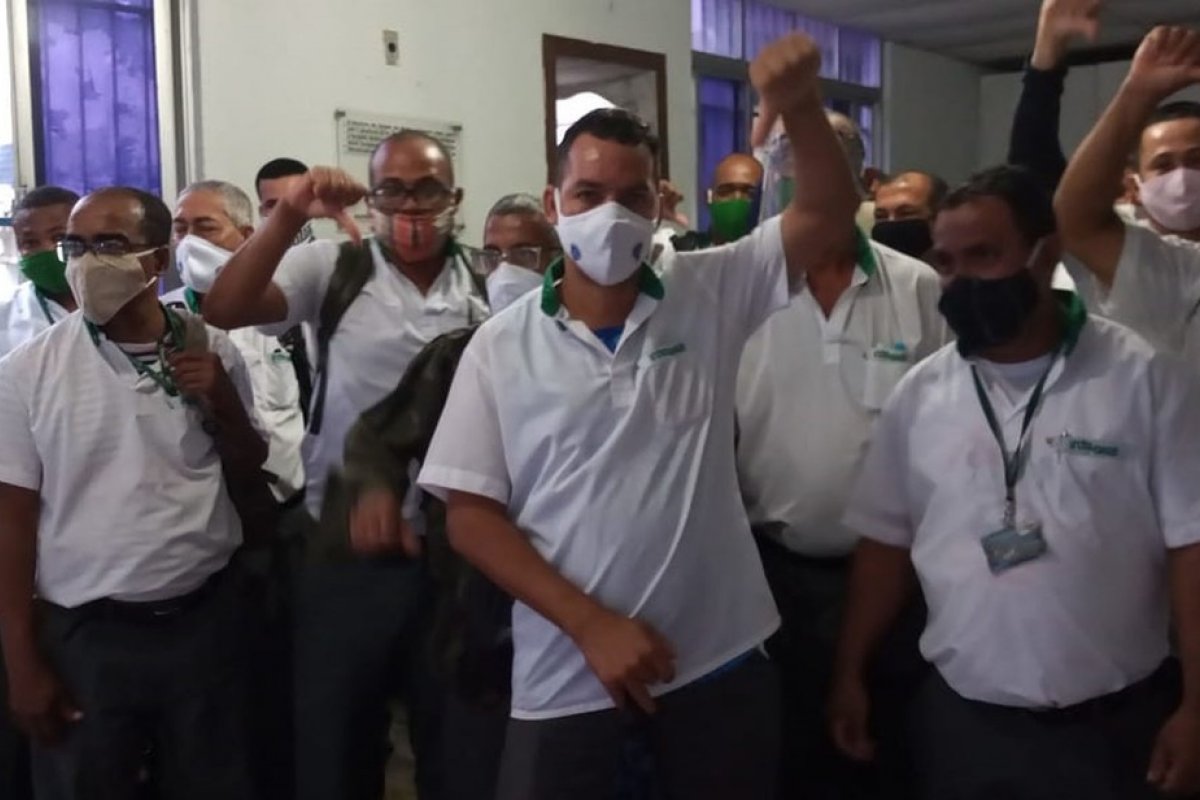 Ônibus com rodoviários é assaltado no bairro de São Caetano, em Salvador