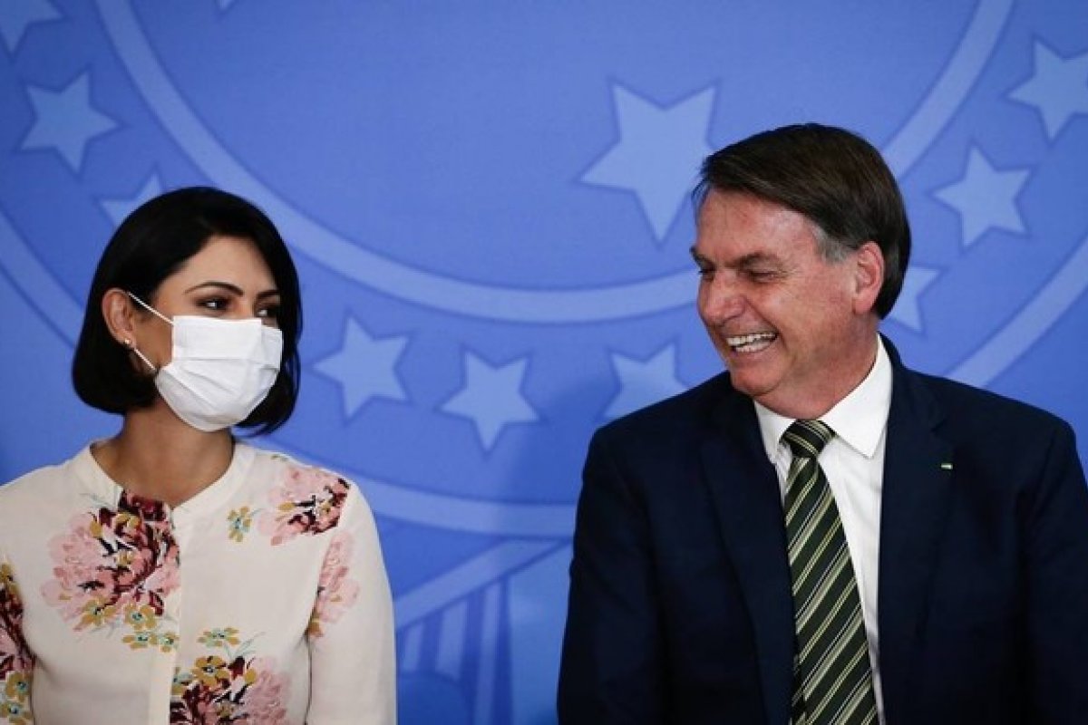 Resultado do novo teste de covid-19 de Michelle Bolsonaro deve sair nesta quinta (9)