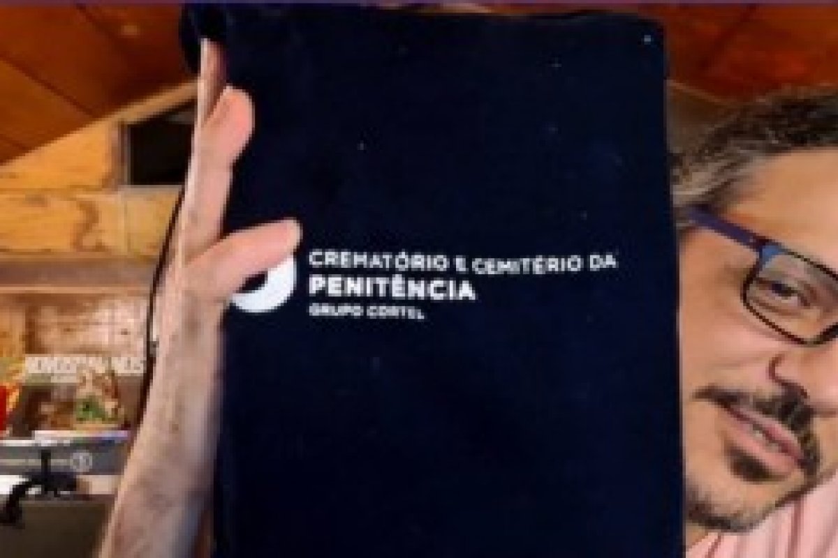 Ator da TV Globo revela que guarda cinzas do pai em casa