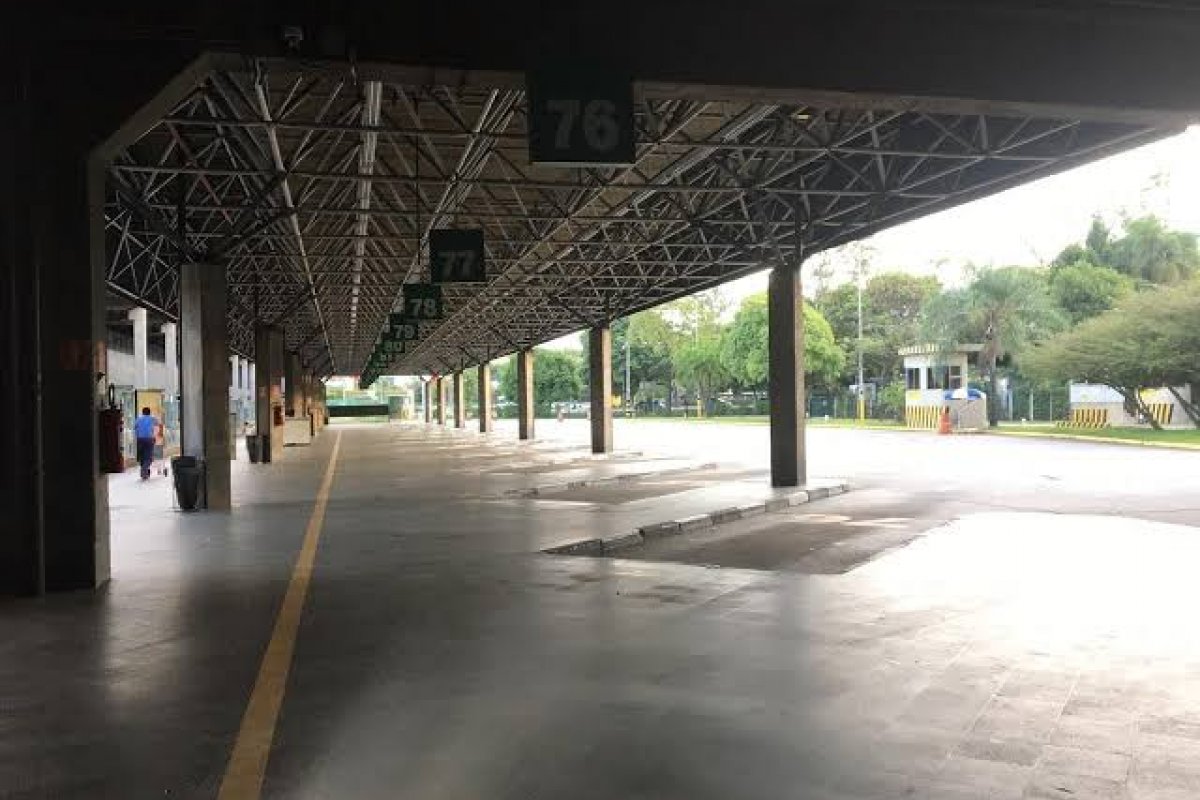 Mais quatro cidades têm transporte intermunicipal suspenso; total chega a 378