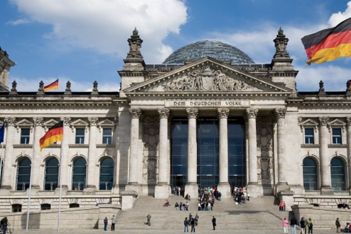 Funcionário da assessoria de imprensa do governo alemão é suspeito de espionagem