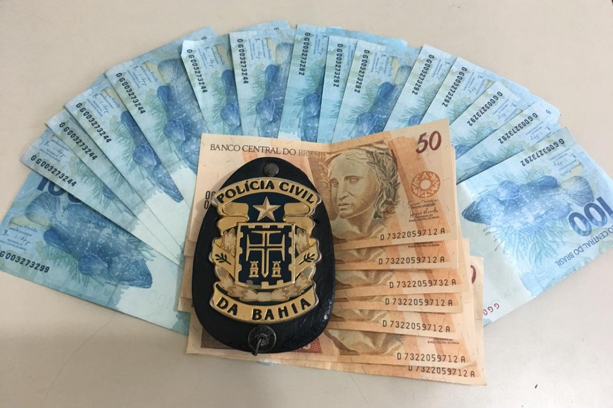 Jovem é preso com R$ 6 mil em notas falsificadas