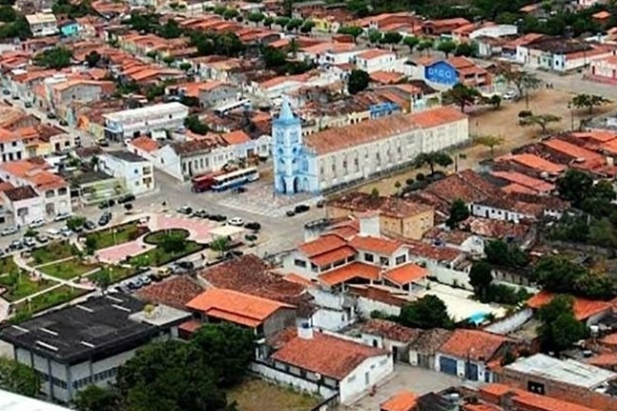 Prefeitura de Castro Alves, na Bahia, decreta toque de recolher
