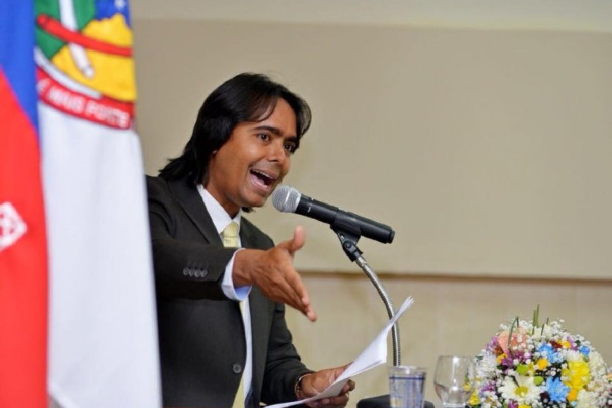 Justiça suspende afastamento do prefeito de Candeias