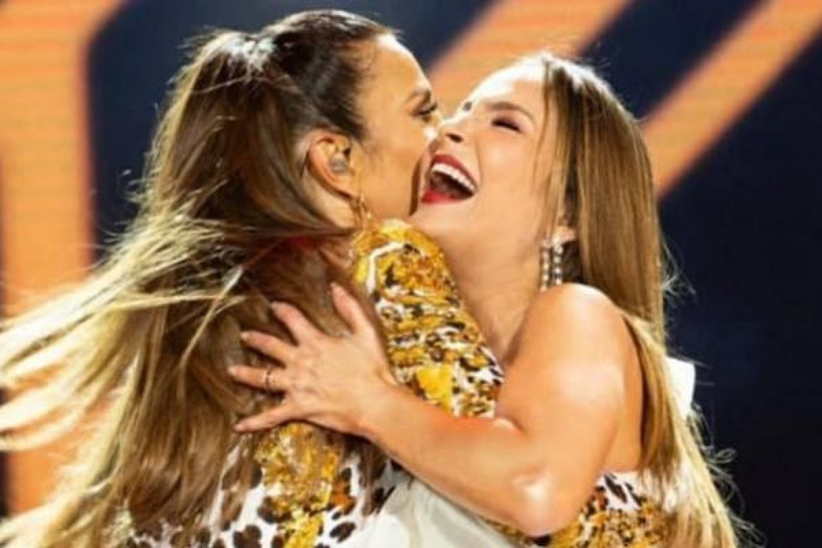 Ivete Sangalo parabeniza Claudia Leitte no dia do seu aniversário