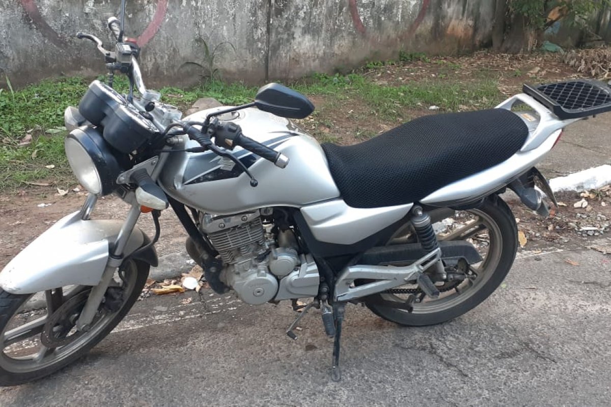 Homem é preso em flagrante por vender moto roubada no OLX