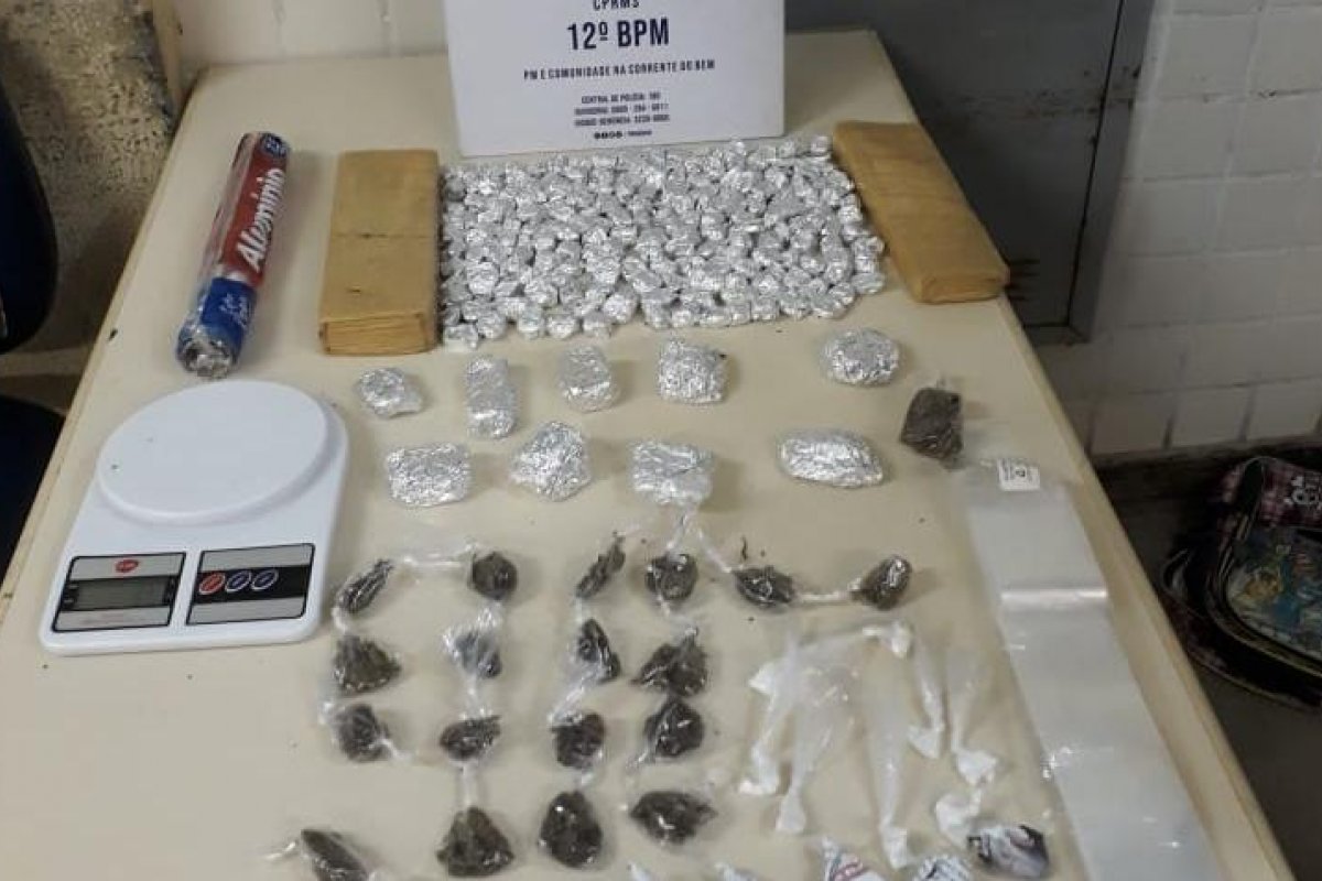 Dois homens são presos após ação policial em Camaçari