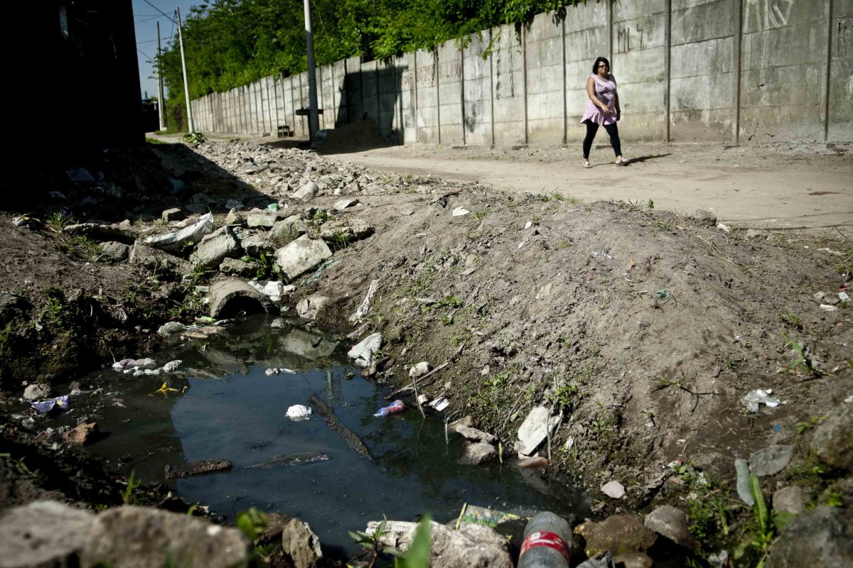 Presença da covid-19 em esgotos revela deficiência no saneamento básico no Brasil