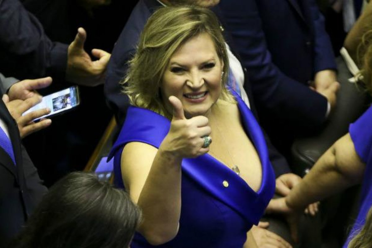 Deputados utilizam verba de gabinete para faturar com canais monetizados no Youtube