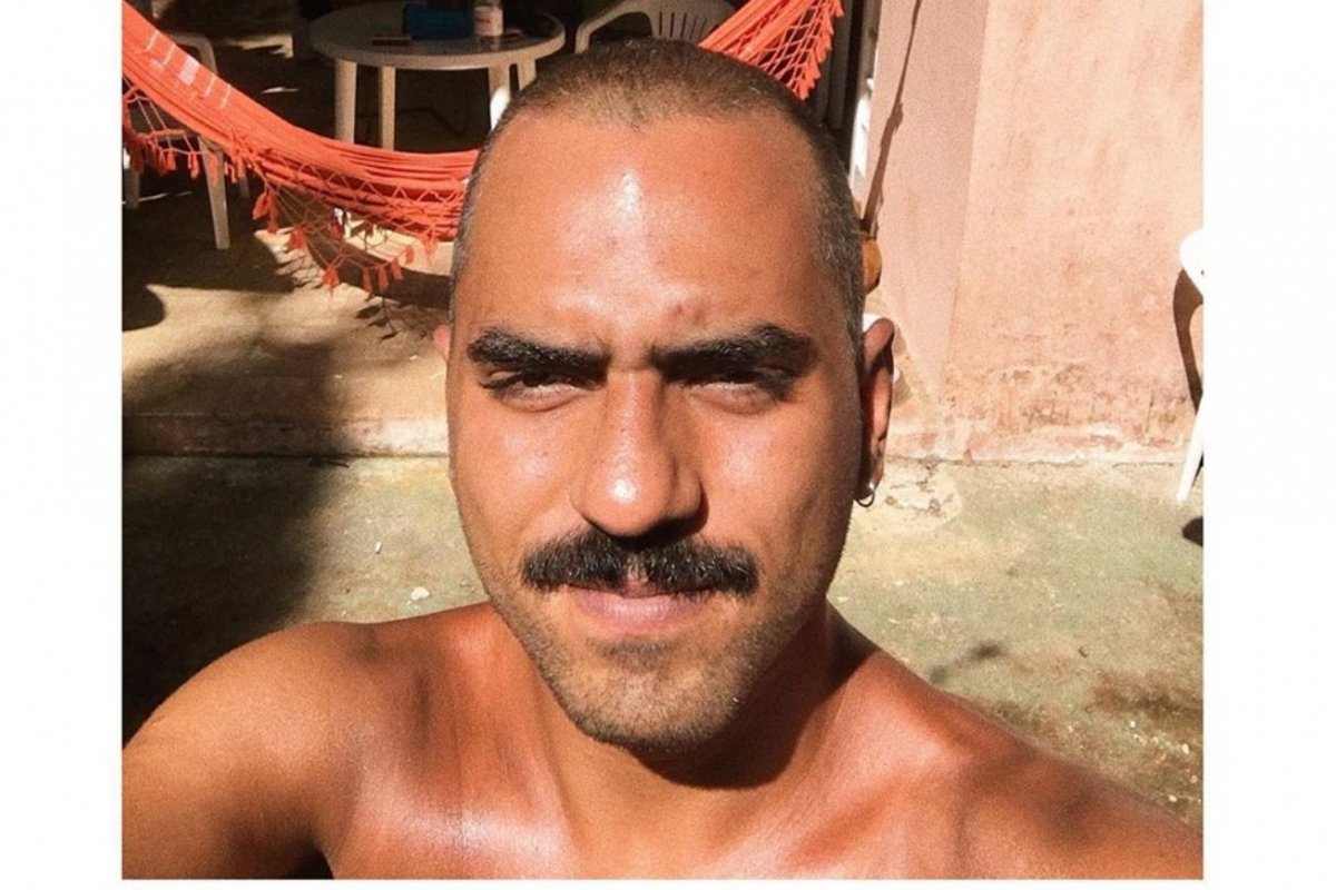 Filho de jogador famoso vende geleia para pagar contas