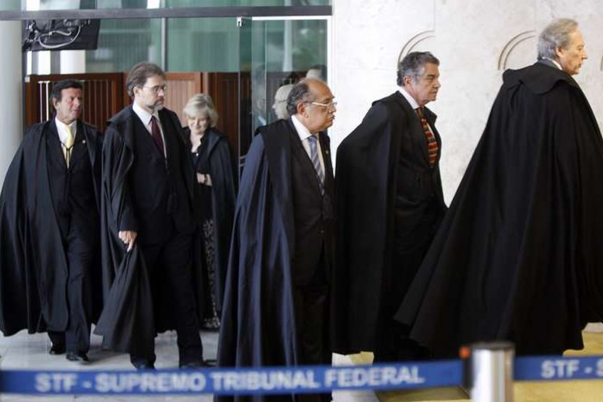 Mais de 8 mil juízes receberam acima de R$ 100 mil apesar do teto constitucional ser R$ 39 mil