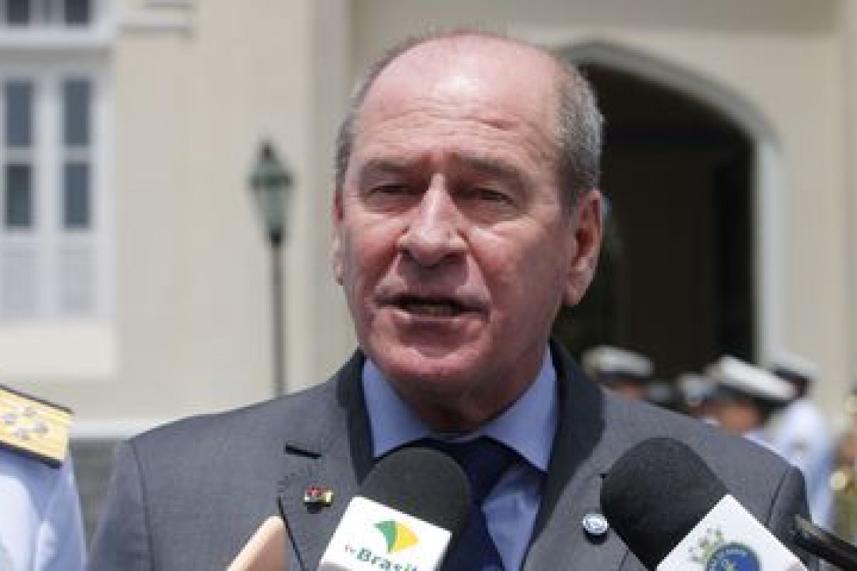 Ministro da Defesa diz estar ‘indignado’ com declaração de Gilmar Mendes sobre 'genocídio'