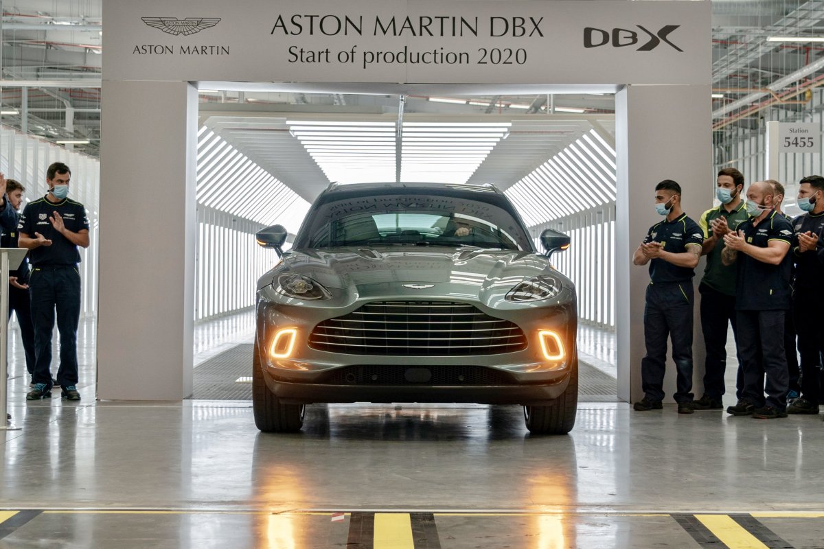 Aston Martin inicia fabricação do luxuoso DBX no Reino Unido: conheça