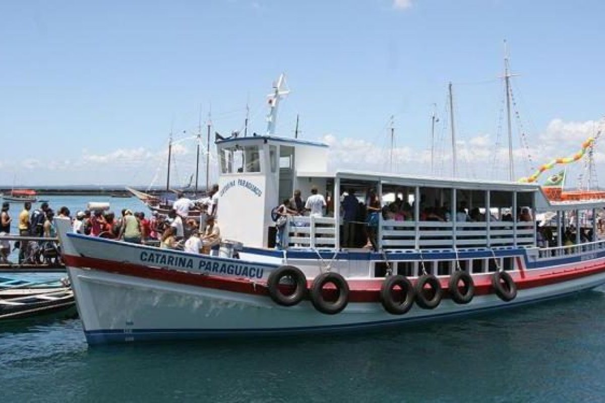 Travessia de lanchas entre Salvador e Mar Grande tem bom movimento de usuários