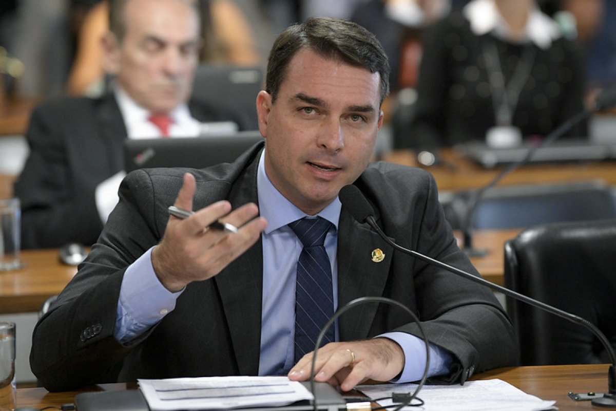 Defesa de Flávio Bolsonaro pede que STF mantenha foro privilegiado no caso da 'rachadinha'
