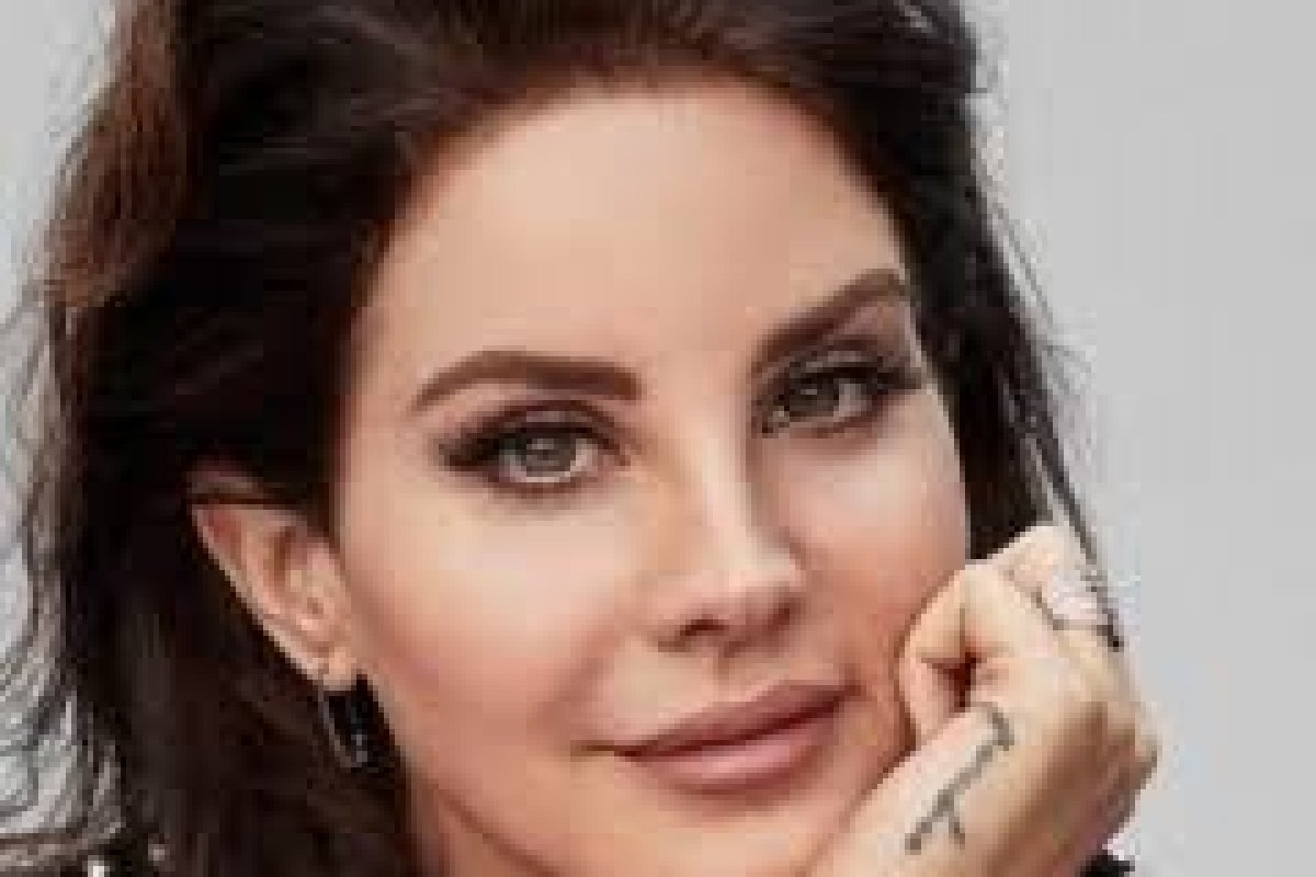 Livro de poesias de Lana Del Rey tem data de lançamento