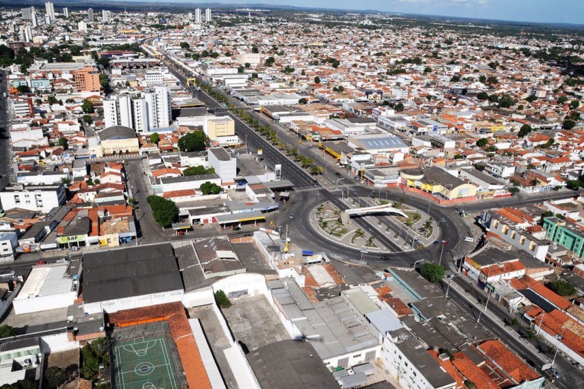 Mortes por Covid-19 quadruplica em um mês em Feira de Santana, na Bahia