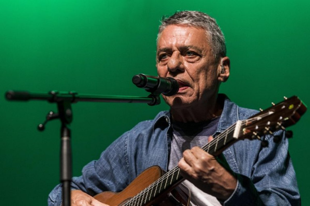 Chico Buarque e Casagrande assinam pedido de impeachment de Bolsonaro