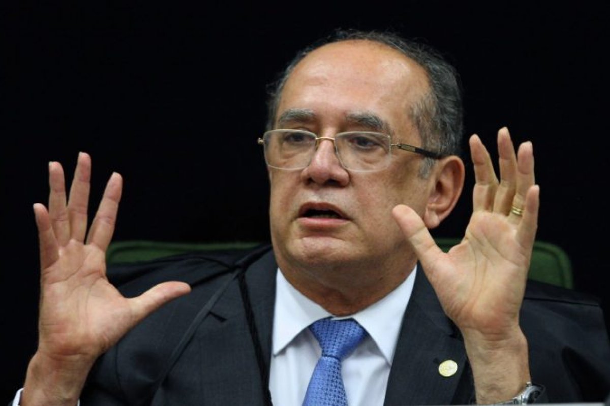 Senadores devem protocolar novo pedido de impeachment contra Gilmar Mendes