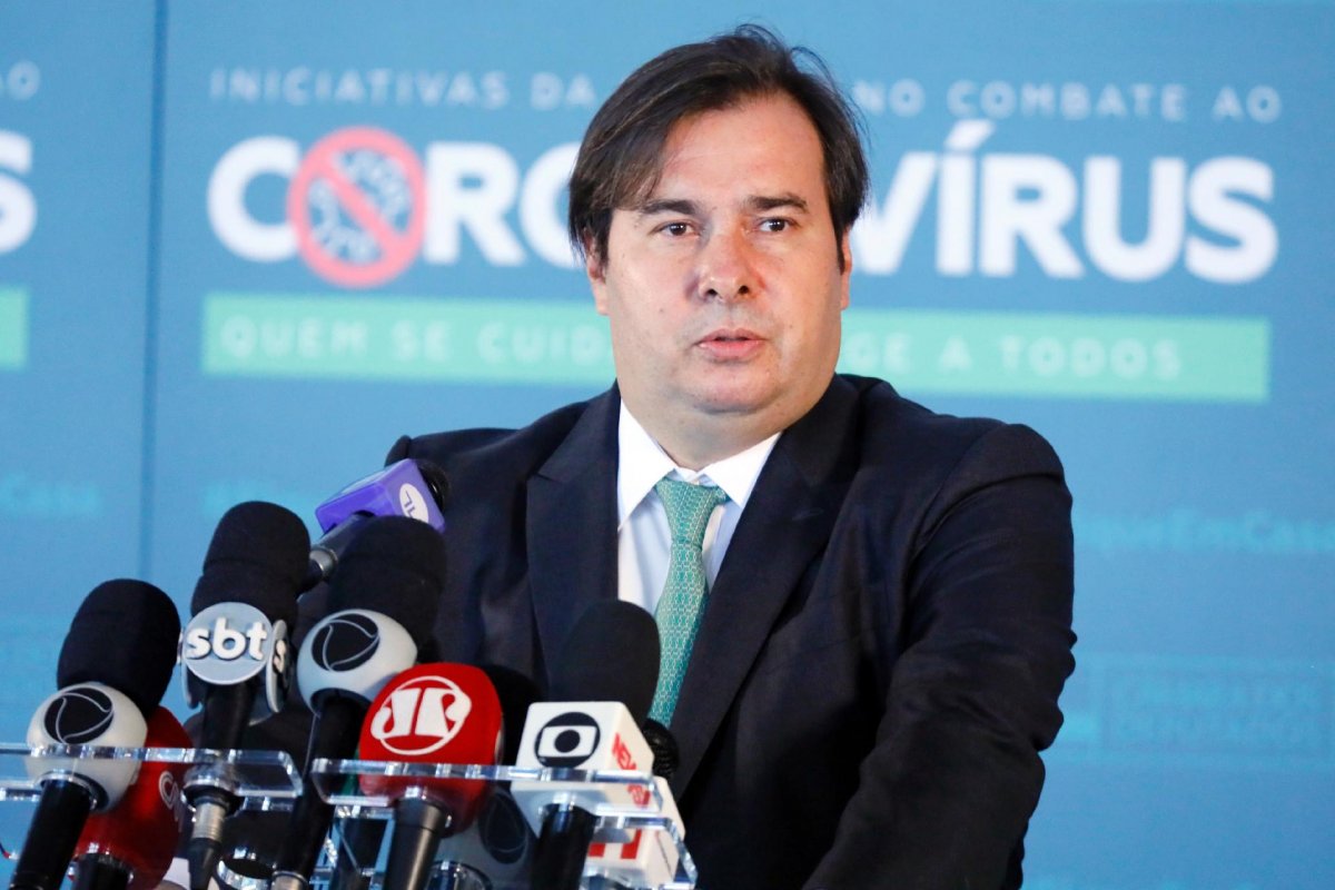 "Prefiro que a gente não amplie essa polêmica", diz Maia sobre polêmica entre Forças Armadas e Gilmar Mendes