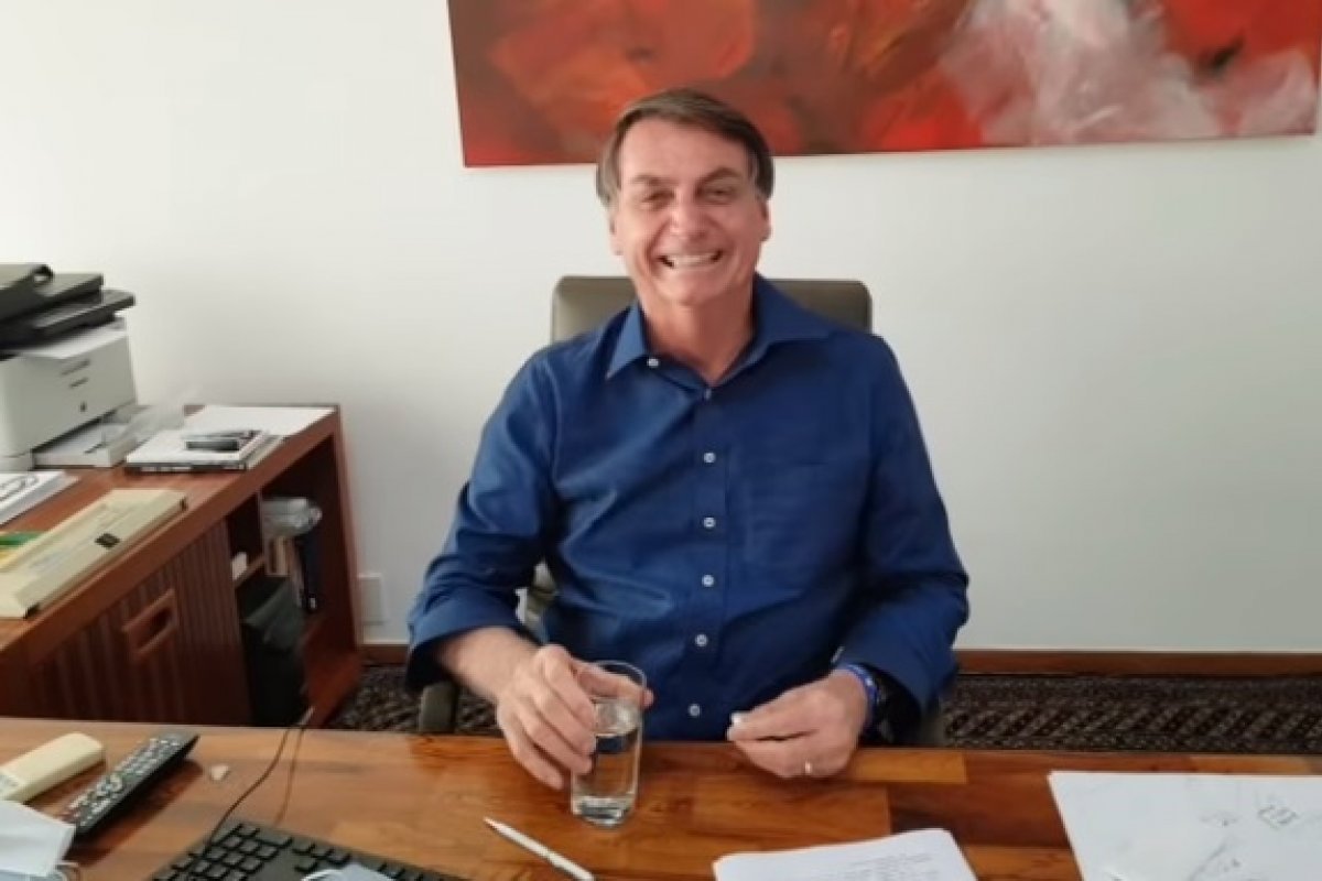 Subprocurador pede para TCU proibir Bolsonaro de divulgar o uso da cloroquina no tratamento da covid-19