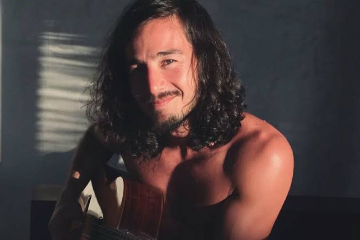 Suposta nude do cantor Tiago Iorc cai na web e fãs enlouquecem
