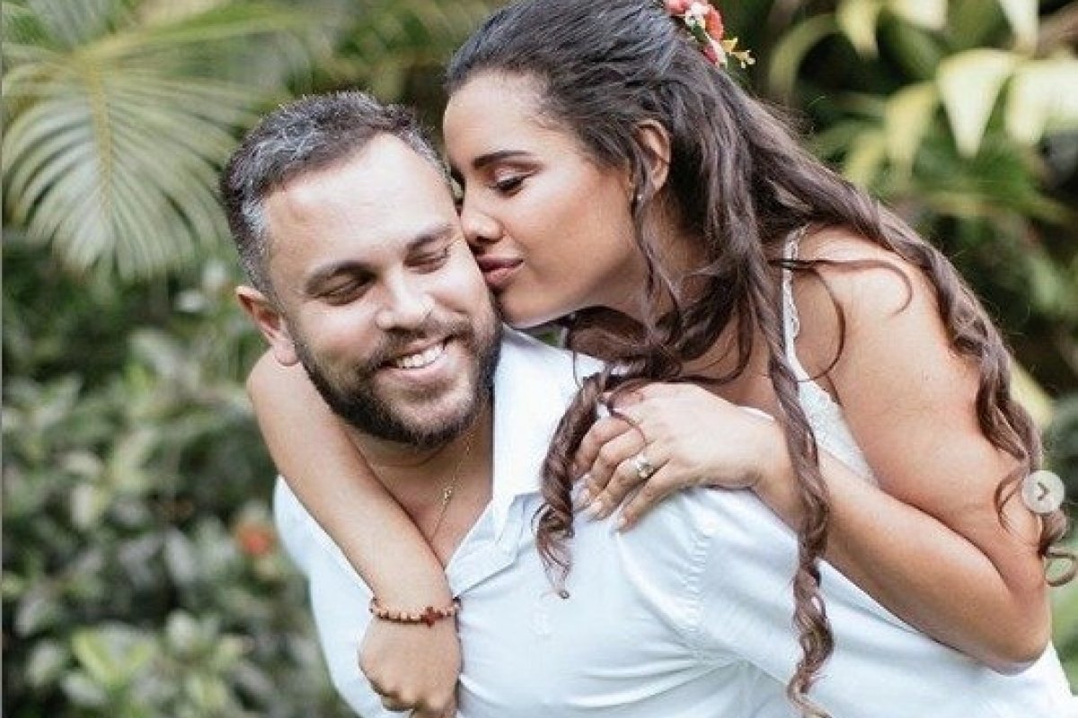 Ex-noivo de blogueira morta se manifesta nas redes sociais