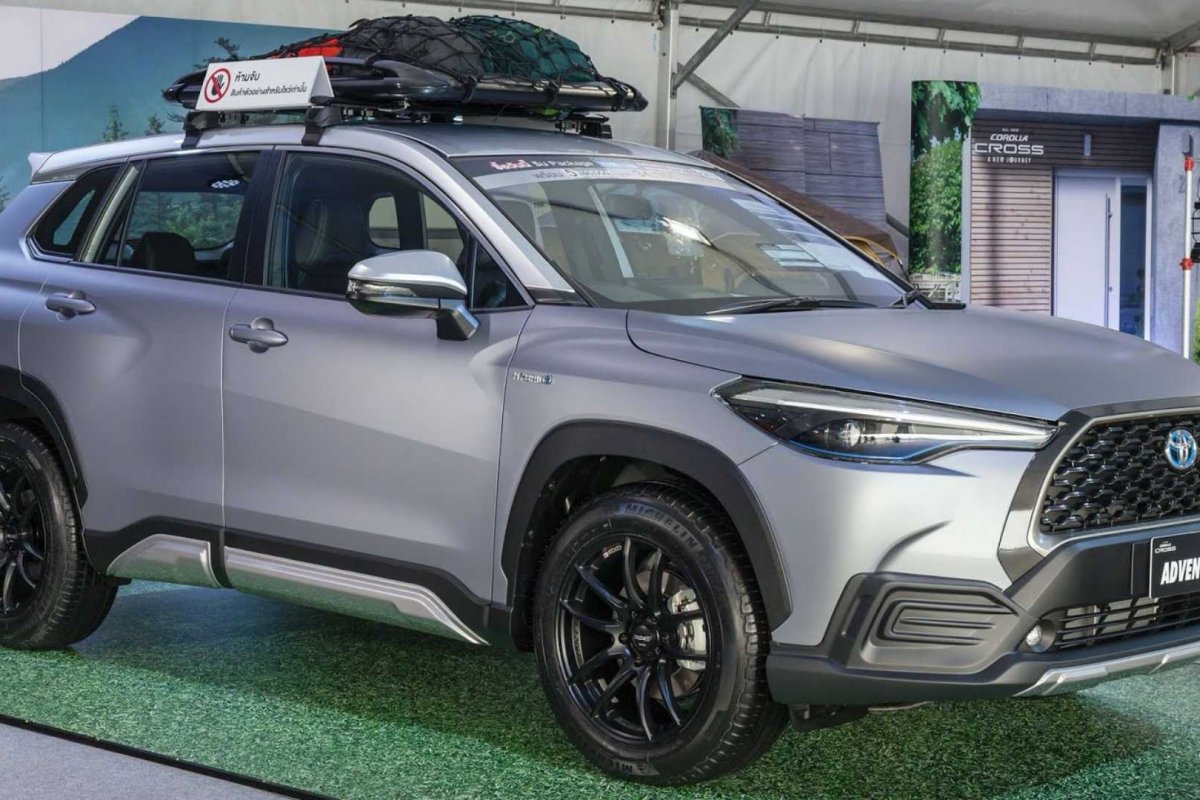 Corolla Cross tem versões especiais com acabamento “Urbano” e “Aventureiro”