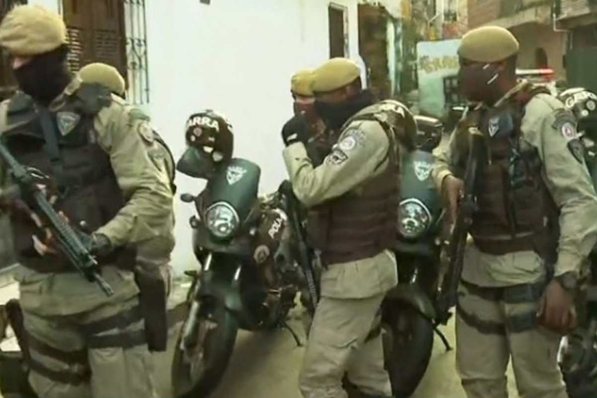 PM realiza operação no bairro do Engenho Velho da Federação, em Salvador