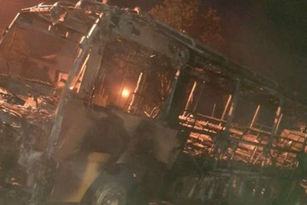 Ônibus escolar é incendiado no sudoeste da Bahia