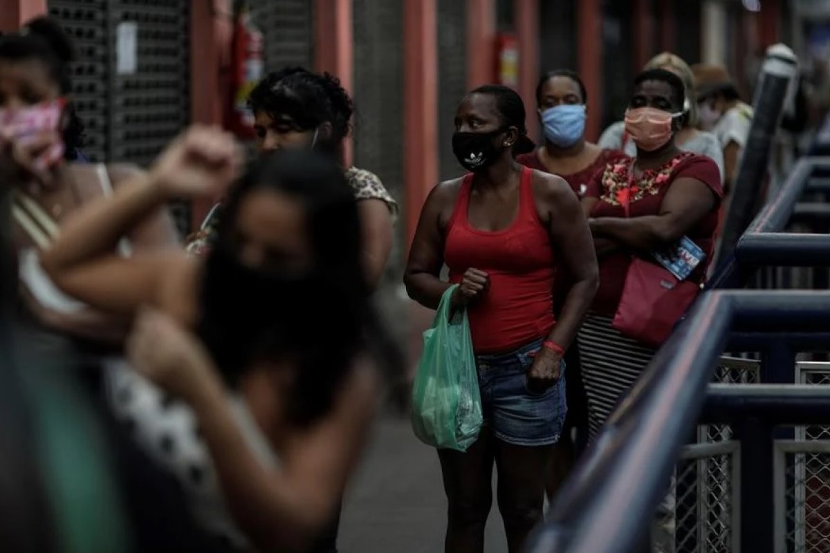 Casos de covid-19 no mundo aumentam em mais de 1 milhão em cinco dias