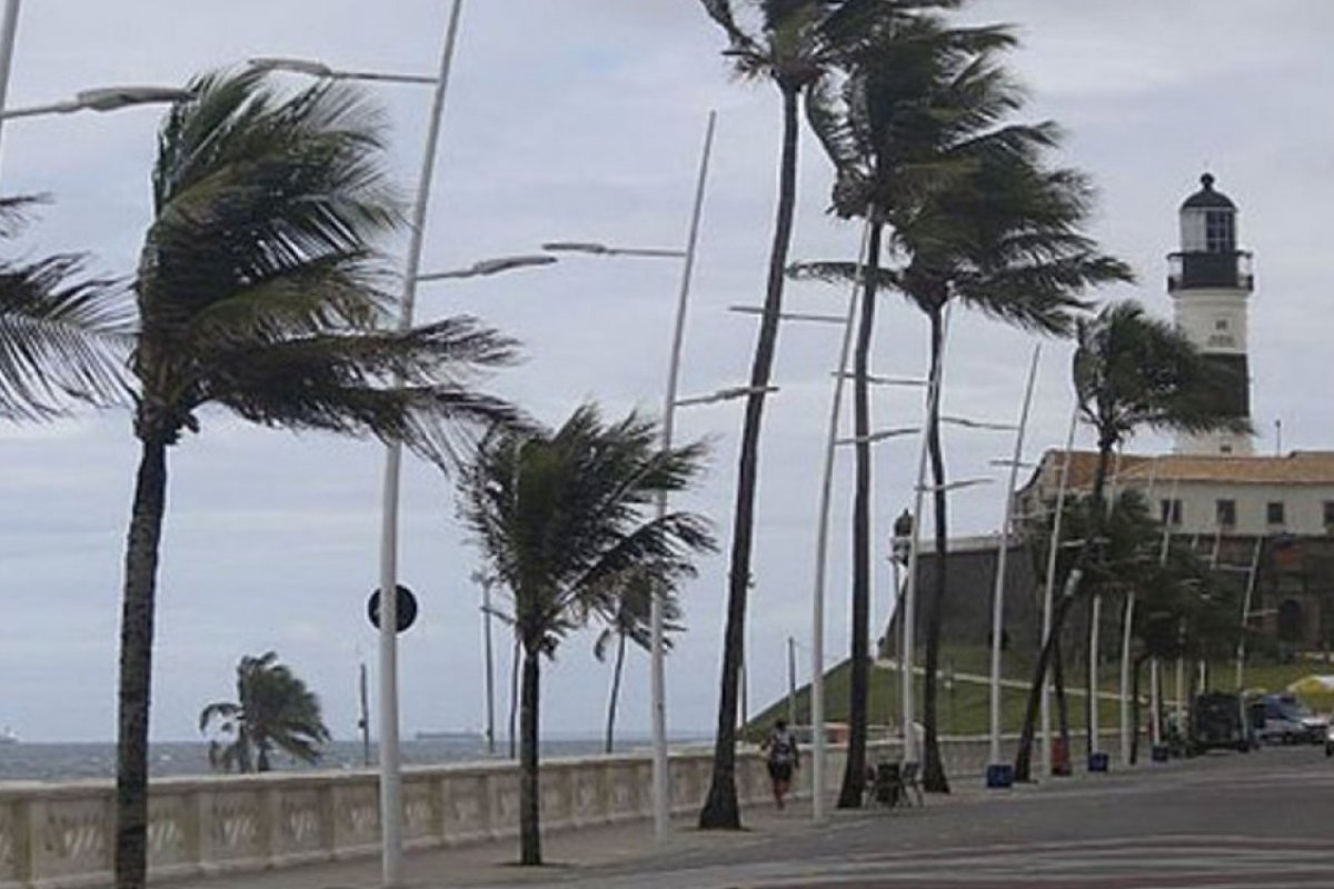 Marinha emite alerta de passagem de frente fria em Salvador a partir desta quarta (15)