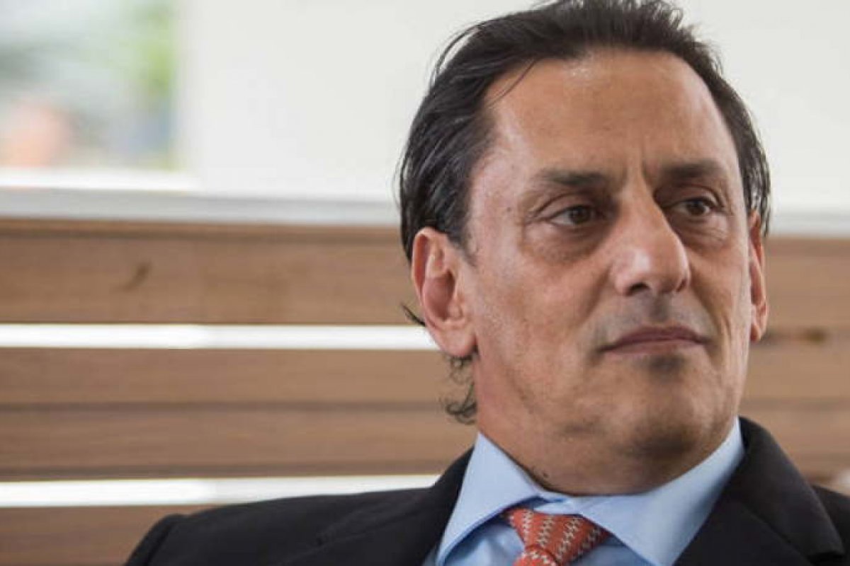 Mensagens enviadas por Márcia Aguiar, esposa de Queiroz, indicam suposta confirmação de Wassef como 'Anjo'