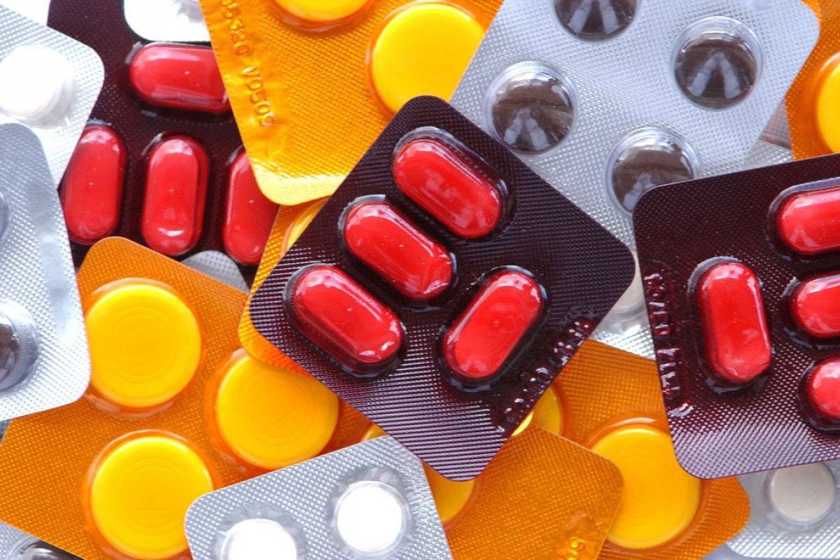 Fiocruz fecha parceria com farmacêutica para produzir remédios contra HIV