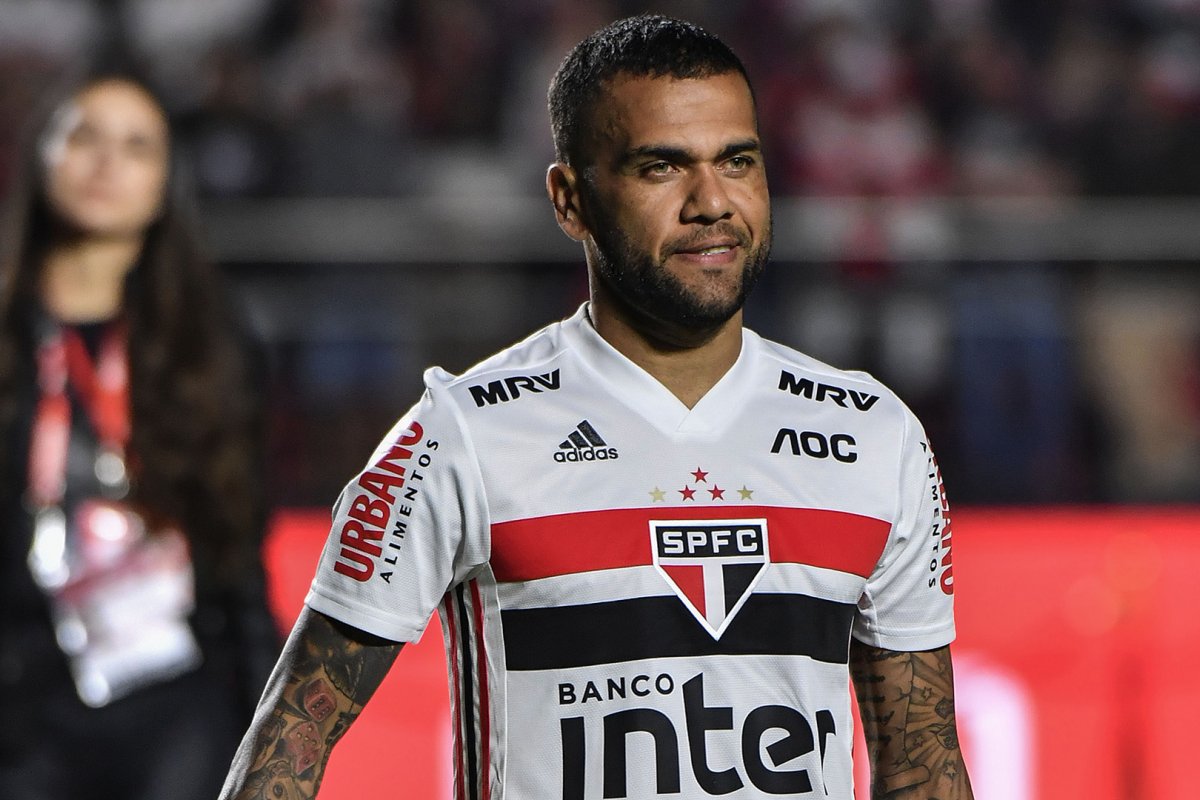 Daniel Alves fala sobre momentos e sonhos na carreira
